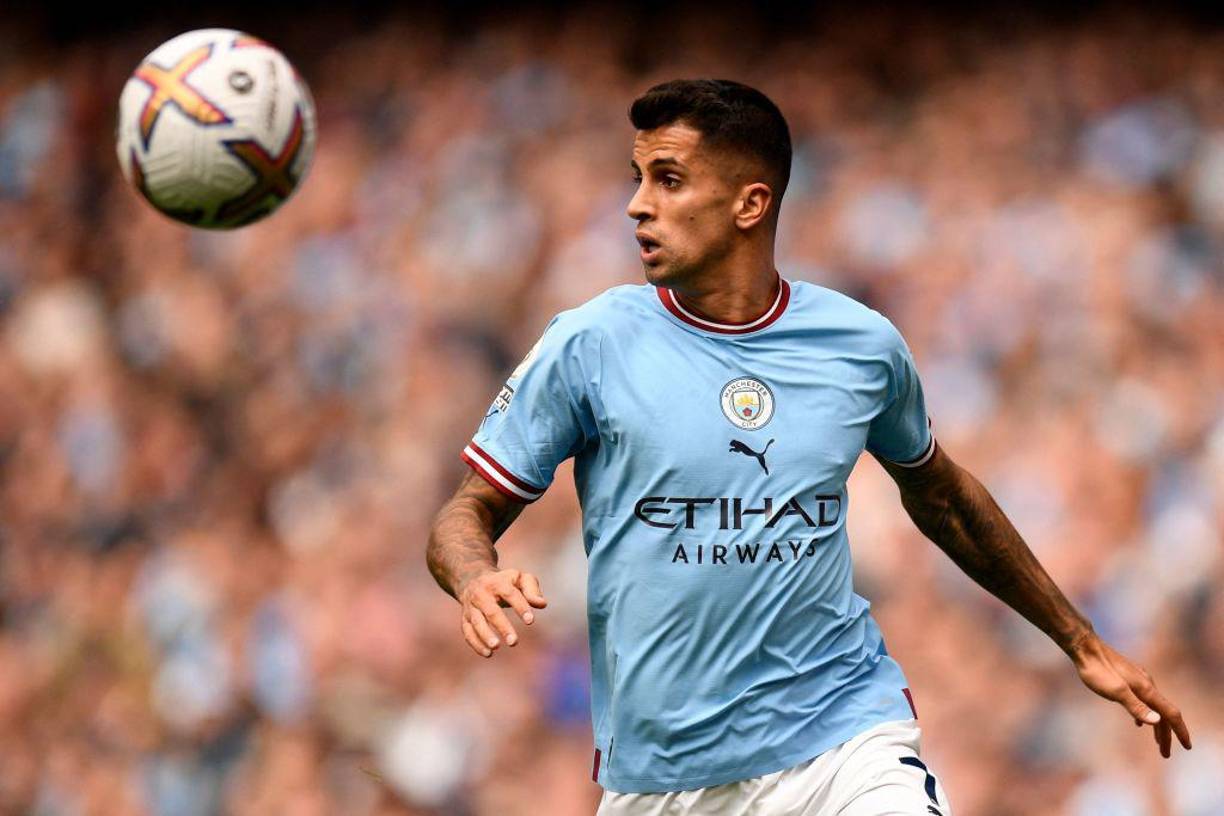 Según Fabrizio Romano, Joao Cancelo del Manchester City habría llegado a un acuerdo con el Barcelona para su fichaje. Xavi lo considera prioritario y usará parte de lo que deje Dembélé para tenerlo en su plantilla.