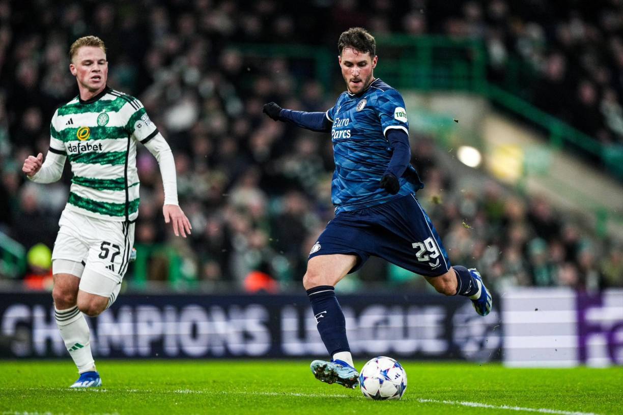 Según informa The Times, el delantero mexicano del Feyenoord, Santiago Giménez es monitoreado por el West Ham de la Premier League tras su gran momento con el Feyenoord de Países Bajos.