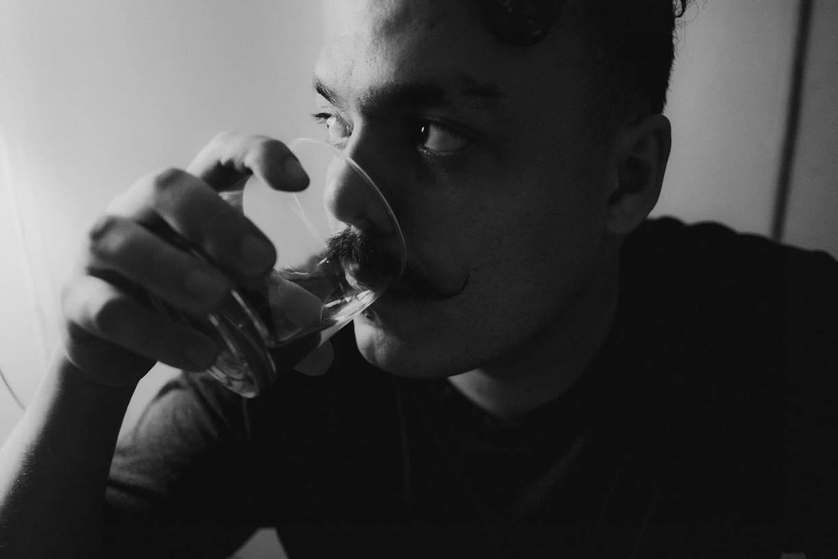 El brasileño saltó al mar en presencia de su novia y todo apunta a los problemas que tenían ambos, lo que terminó con el terrible desenlace.