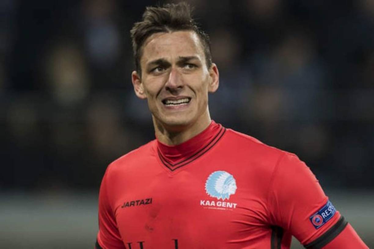 4-Lovre Kalinic: Guardameta de la Selección de Croacia, su peso es de 96 kg.