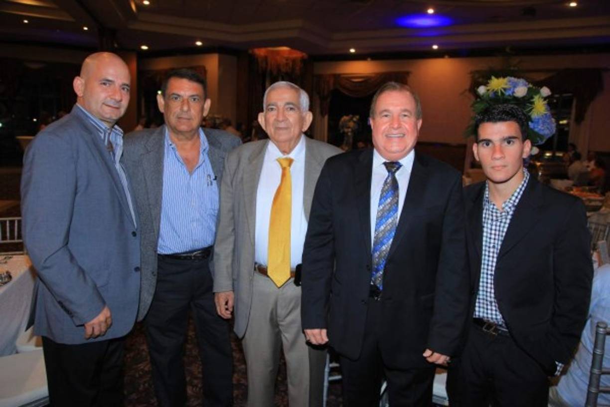 Ricardo, Fredy y Ricardo Gabrie con Afif y William Diek.