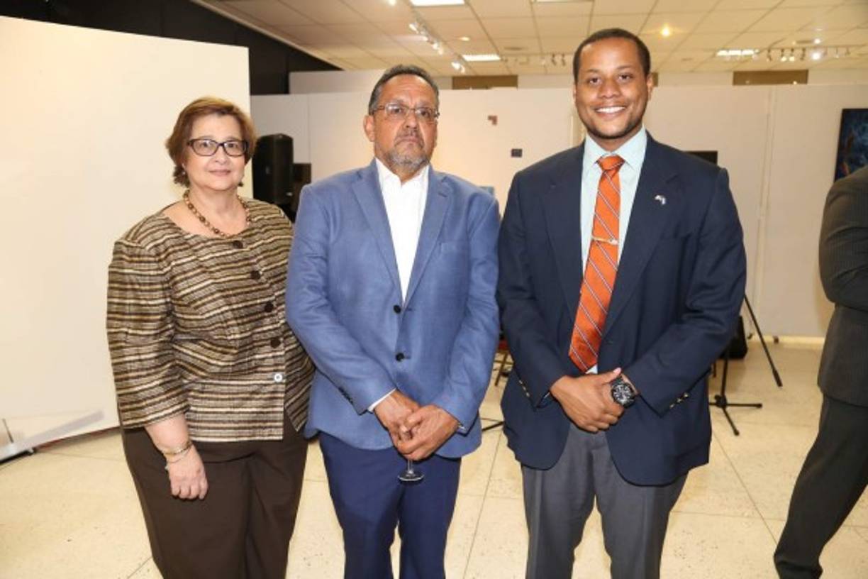 Consuelo Mencheta, Anny Sahury y Clarissa Coello.