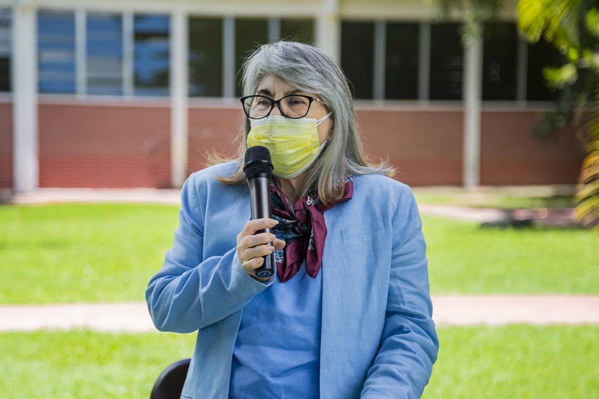 Dra. Zulema Ewens, Directora Summer Hill Scholl, les dio la bienvenida