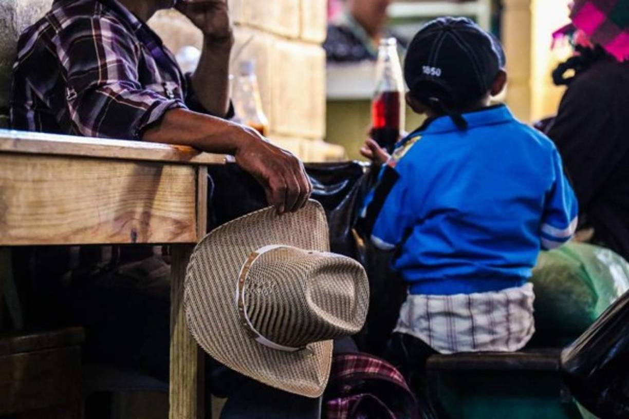 Los colores y detalles de la gente de La Esperanza captados por el lente de los documentalistas franceses.