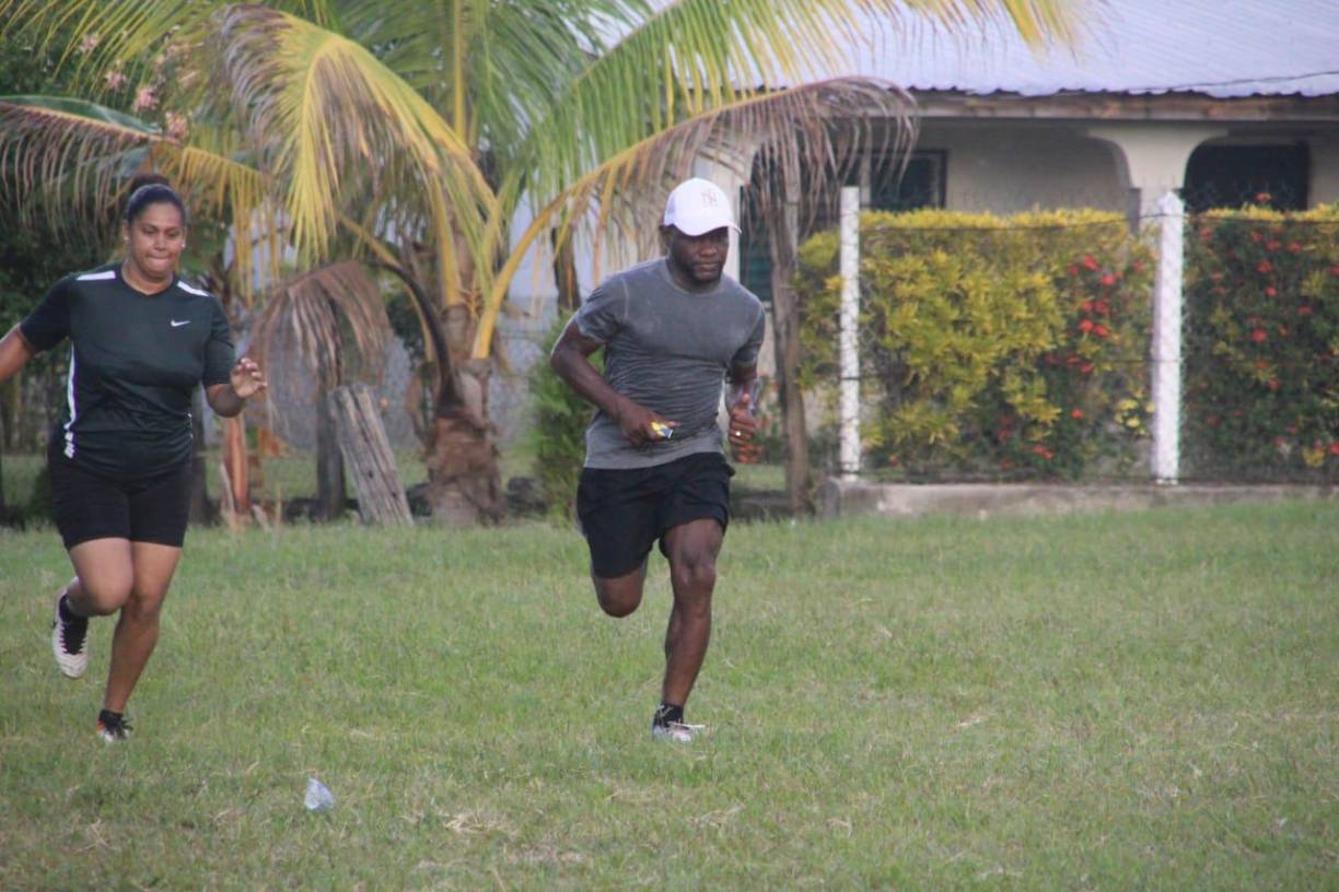Tyson se mantiene bien fiscamente ya que todas las tardes sale a trotar. Las personas que lo van a ver jugar en el partido de leyendas de Honduras en Estados Unidos, se sorprenden por la física que aun conserva. 