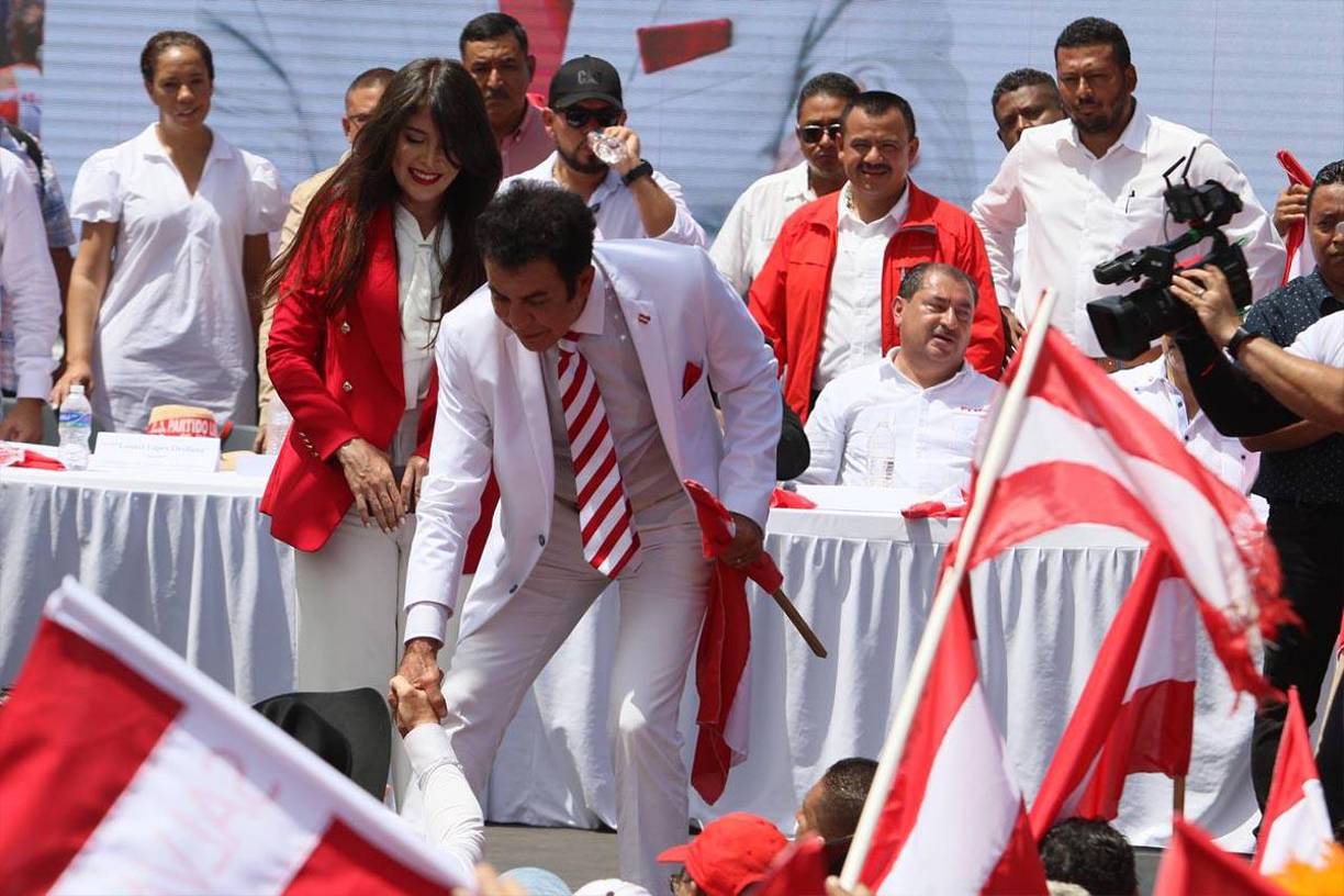 Además de Josué David Colindres, Marvin Humberto, Manuel Antonio Vides, Nancy Walesca Zelaya, Karla Coritza Andrade, Cristóbal Contreras, Julio Montes, Francisco José Morán, Noé Francisco Banegas y Suany Michelle Gutiérrez.