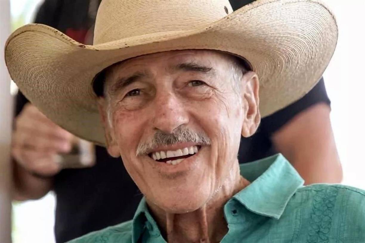 “Él decía desde hace muchos años que cuando él se fuera quería que le agarrara la manita, y yo estaba acostada a lado de él agarrándole la manita”, compartió.