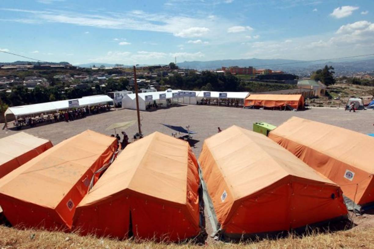 En los alrededores del templo se han instalado los puestos de socorro, asistencia y seguridad.