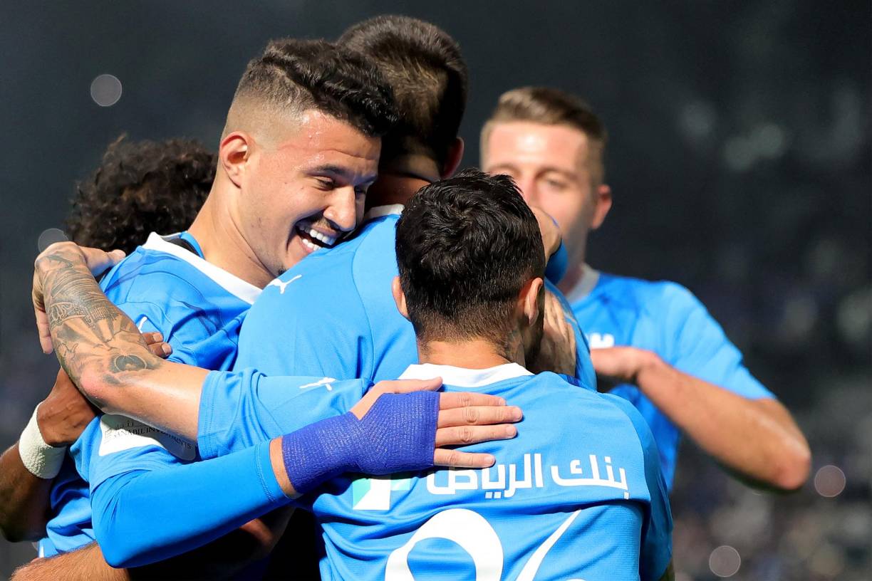 El Al-Hilal amplió su ventaja con un cabezazo del menudo Michael, que se anticipó a una mala salida de Callender, pero tras el descanso el Inter remontó con dos goles en cuestión de segundos.