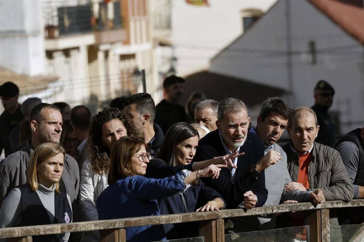 Los reyes de España han llegado ya al municipio valenciano de Utiel, el primero de la provincia que sufrió el azote de la dana al mediodía de aquel 29 de octubre, dentro de su jornada de visita a localidades asoladas por la catástrofe de la que este martes se cumplen justo tres semanas.