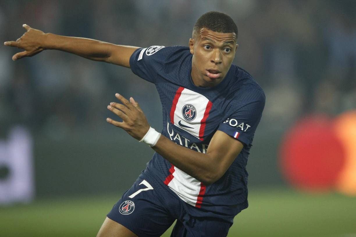 La otra razón del enfado de Mbappé es que ha sido colocado como centrodelantero y no como extremo, por lo que ha tenido algunas diferencias con su entrenador Christophe Galtier.