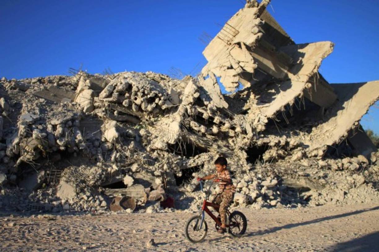 Las asociaciones caritativas dejaron de repartir comidas el viernes por miedo a los bombardeos. Uno golpeó a una fila de habitantes que esperaban recibir estas comidas, según un corresponsal de la AFP.