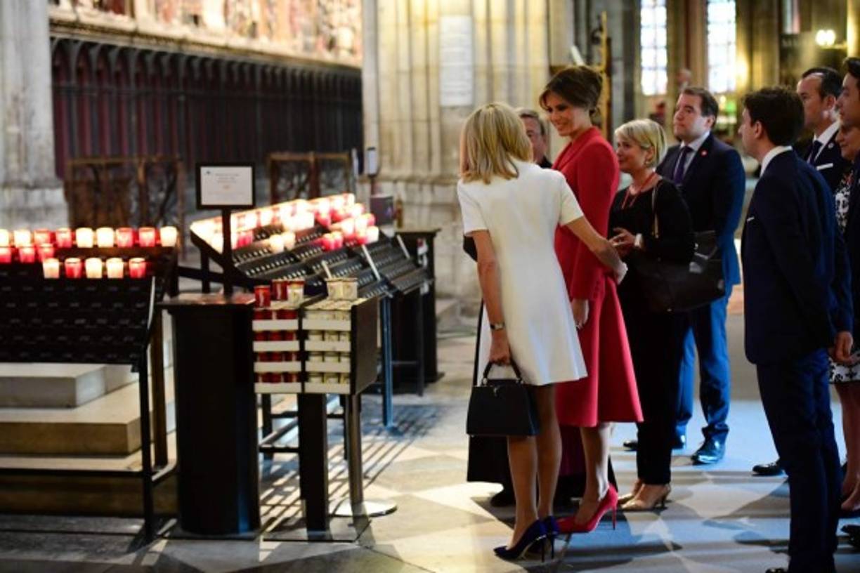 Macron también acompañó a Melania en un breve recorrido por la catedral de Notre-Dame de París.