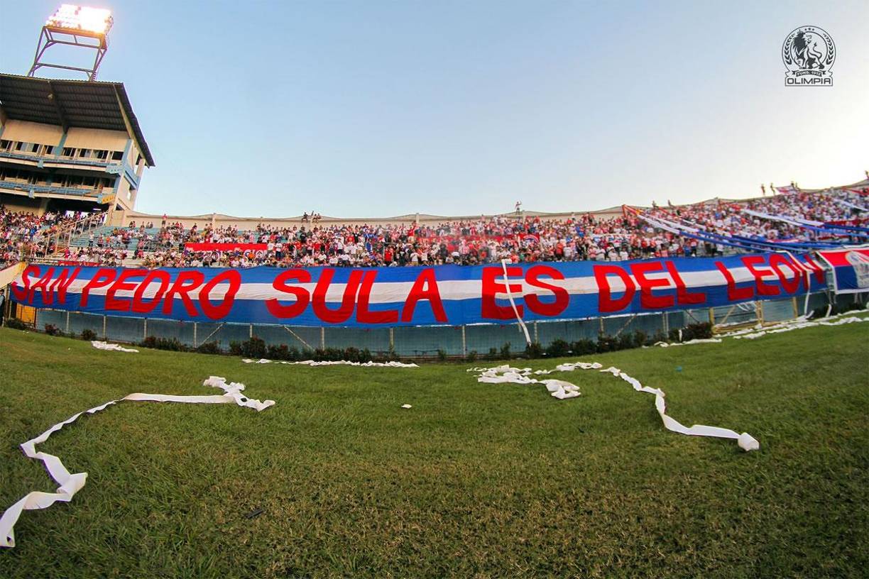 ”San Pedro Sula es del León”, se leía en la enorme manta de la Ultra Fiel.