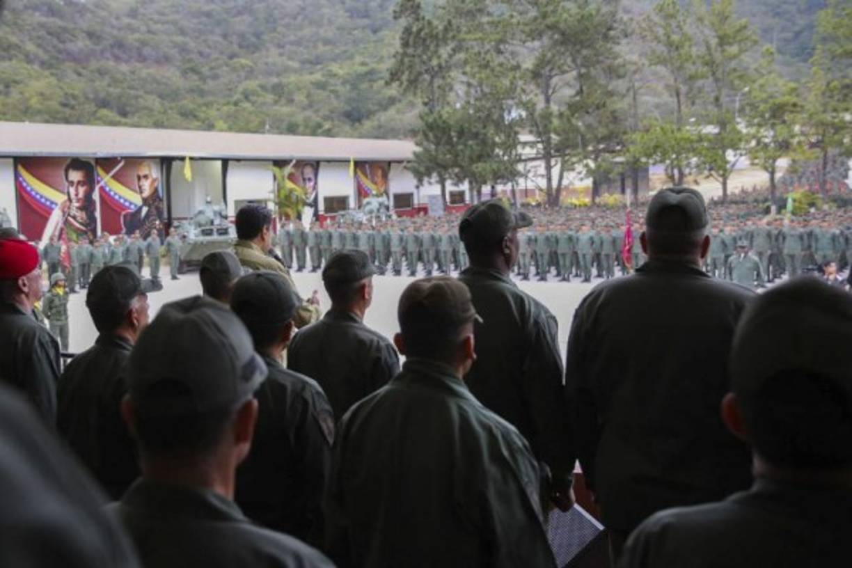 Maduro se dice dispuesto a discutir 'personalmente' con Guaidó y hasta con Trump. Pero Guaidó ha reiterado que no se prestará para 'diálogos falsos'.