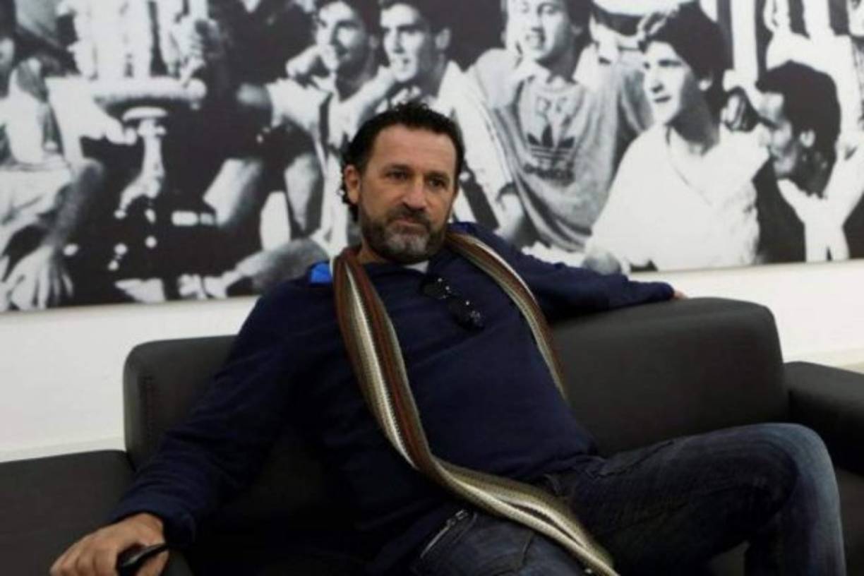 'Griezmann llegó a un club en el que Messi tiene la mira en todo. Es tanto emperador como monarca y no recibió con buen agrado la llegada de Antoine', comenzó revelando el exagente del atacante francés.