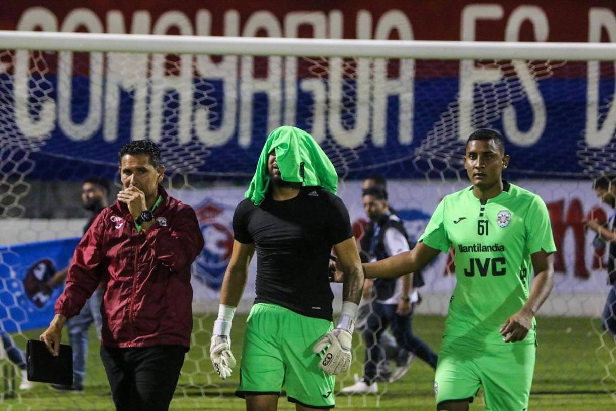El portero panameño César Samudio lloró desconsoladamente tras la eliminación del Marathón.
