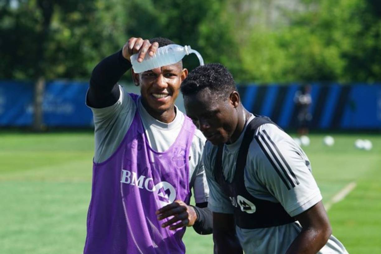 El delantero hondureño se lo pasa muy bien en los entrenamientos del Impact Montreal.