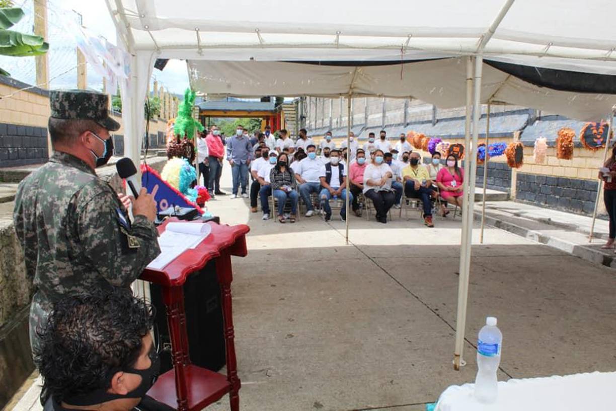  Los internos trabajan en otros productos que serán donados a fundaciones que trabajan con grupos vulnerables.