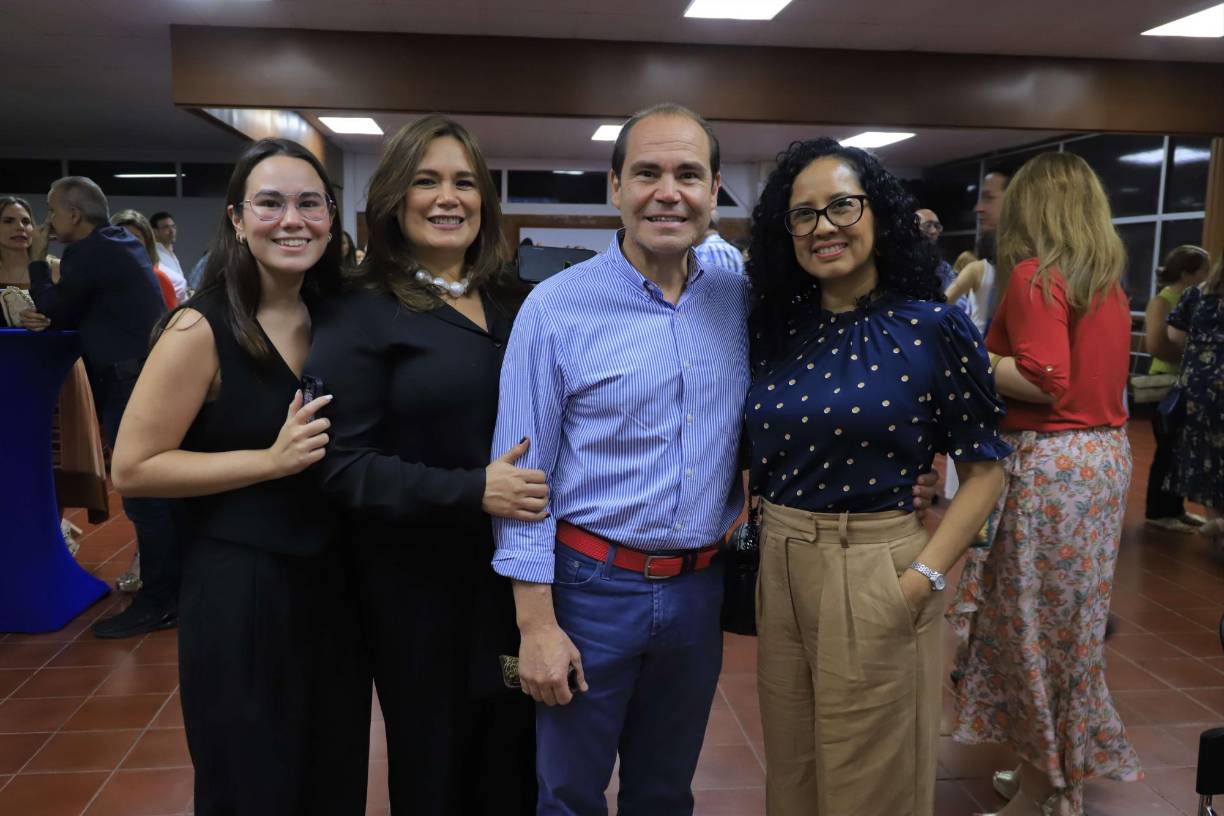 Ameno cóctel para celebrar 70 aniversario de la EIS