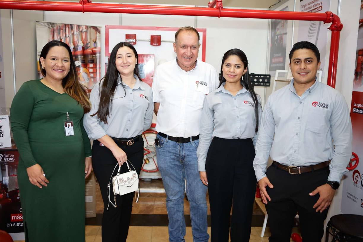 Ana Carranza, Ixsa Reyes, Randal Weidig, Cindy Aguirre y David Cortés
