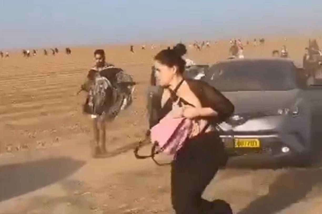 Israel se declaró el sábado en estado de guerra, después de que Hamás lanzara un ataque múltiple, por tierra, mar y aire, que pilló al país por sorpresa, de una escala sin precedentes, con el lanzamiento de miles de cohetes e incursiones terrestres en suelo israelí, donde han masacrado y secuestrado a decenas de ciudadanos.