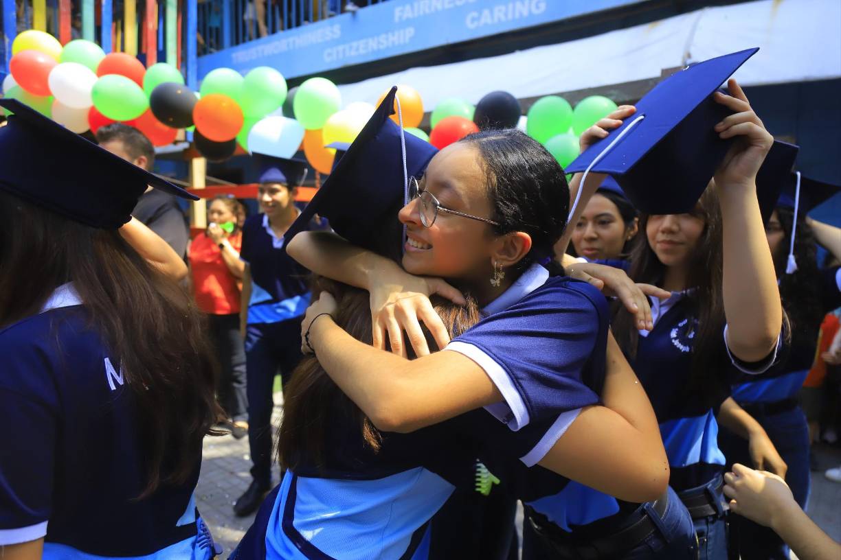 Las muestras de cariño fueron parte del fraterno festejo. 