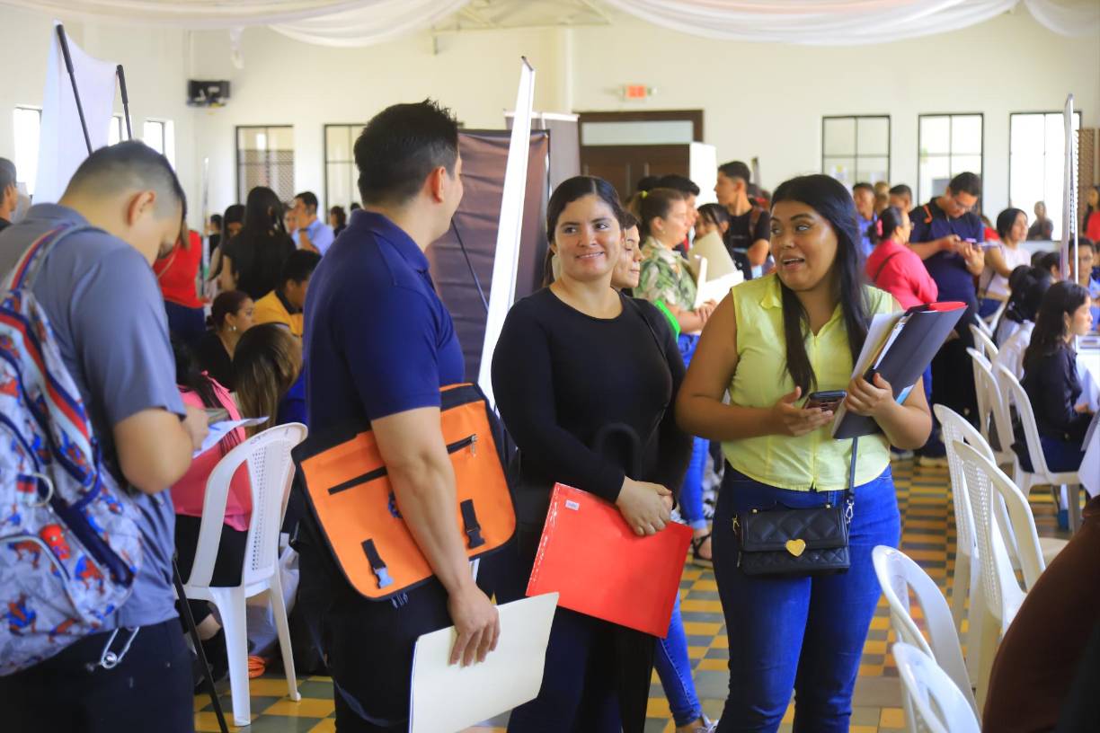 Marlon Caballero, gerente de Competitividad de la Municipalidad, manifestó que esta es la quinta feria de empleo que organizan como alcaldía y que en promedio por cada feria atienden de 800 a 1,000 asistentes.