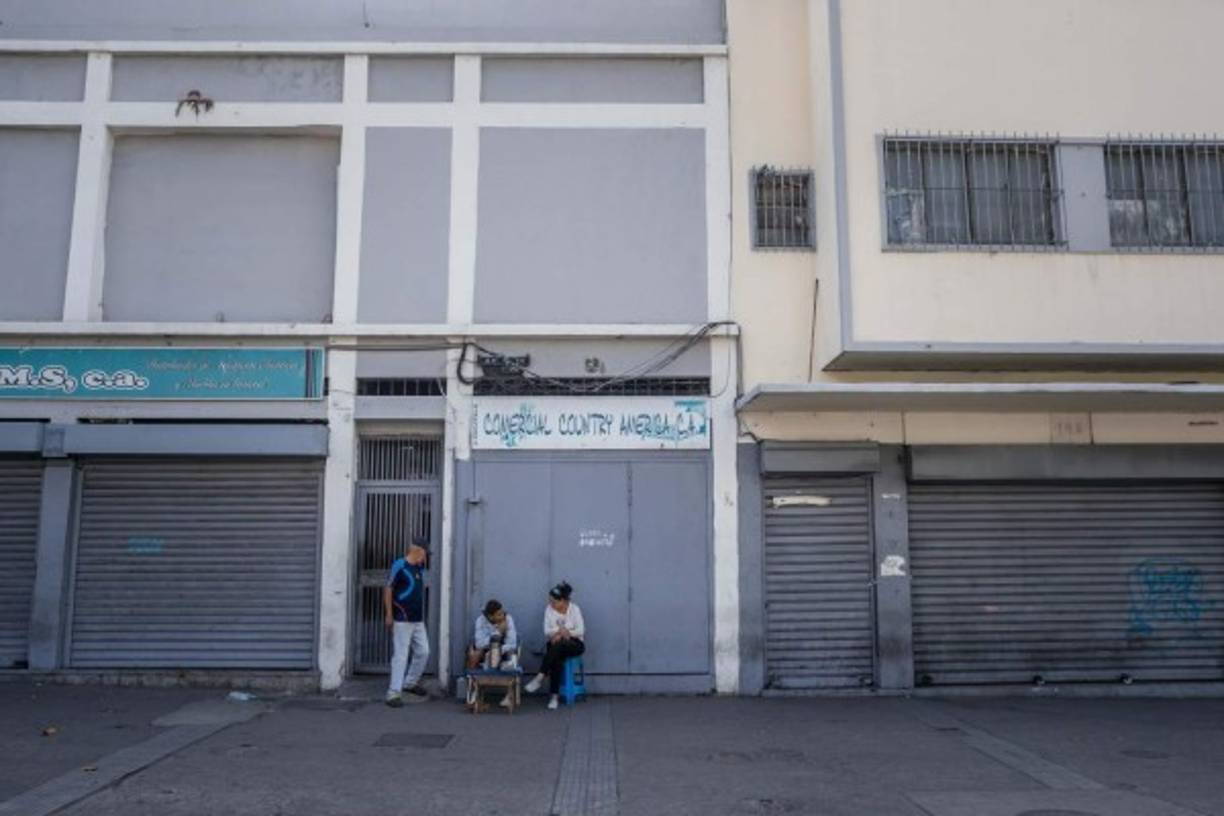 En rechazo al plan económico de Maduro, tres de los principales partidos opositores llamaron a una huelga de 24 horas el martes.