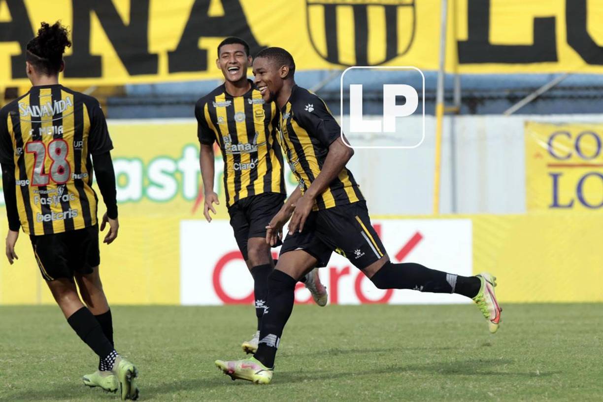 Yeison Mejía celebrando su golazo contra el Victoria.