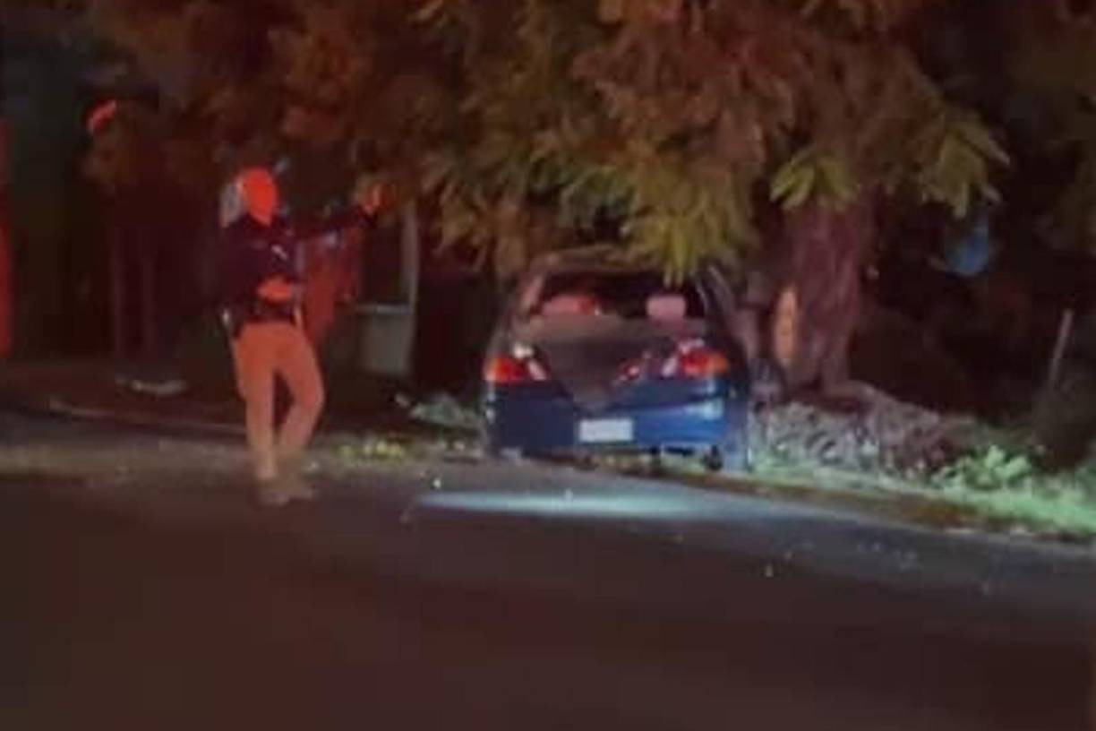 Las víctimas estaban en un Toyota Corolla modelo del 1999.