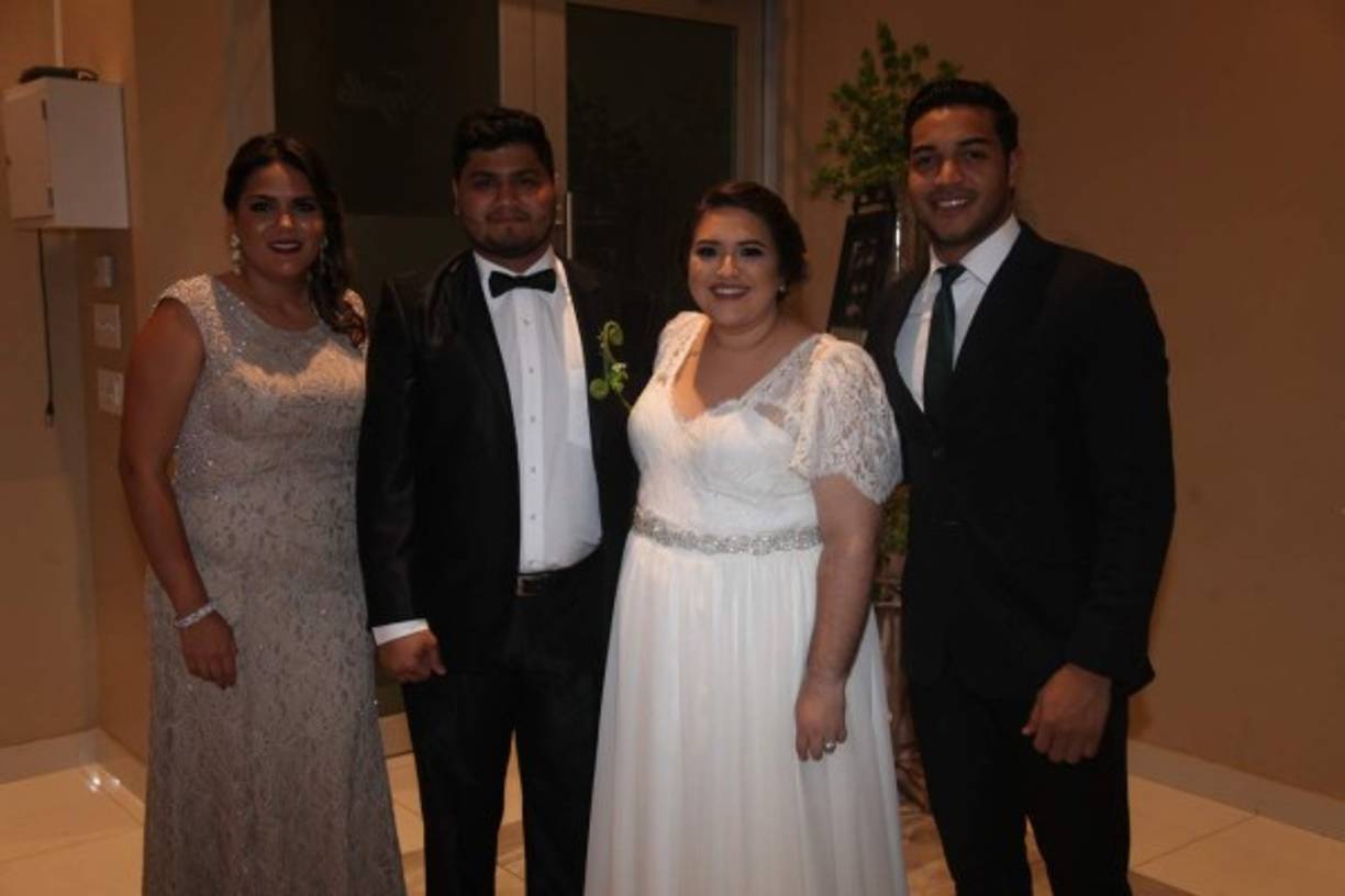 Paola Matuty, Félix y Valeria junto a Edgard sierra.