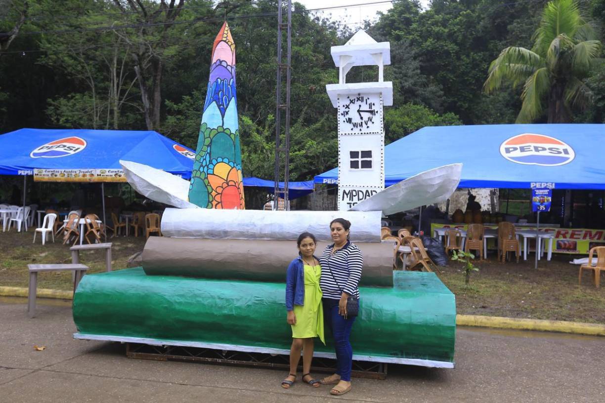 Las familias aprovechan a tomarse la foto del recuerdo. Fotos: Moisés Valenzuela