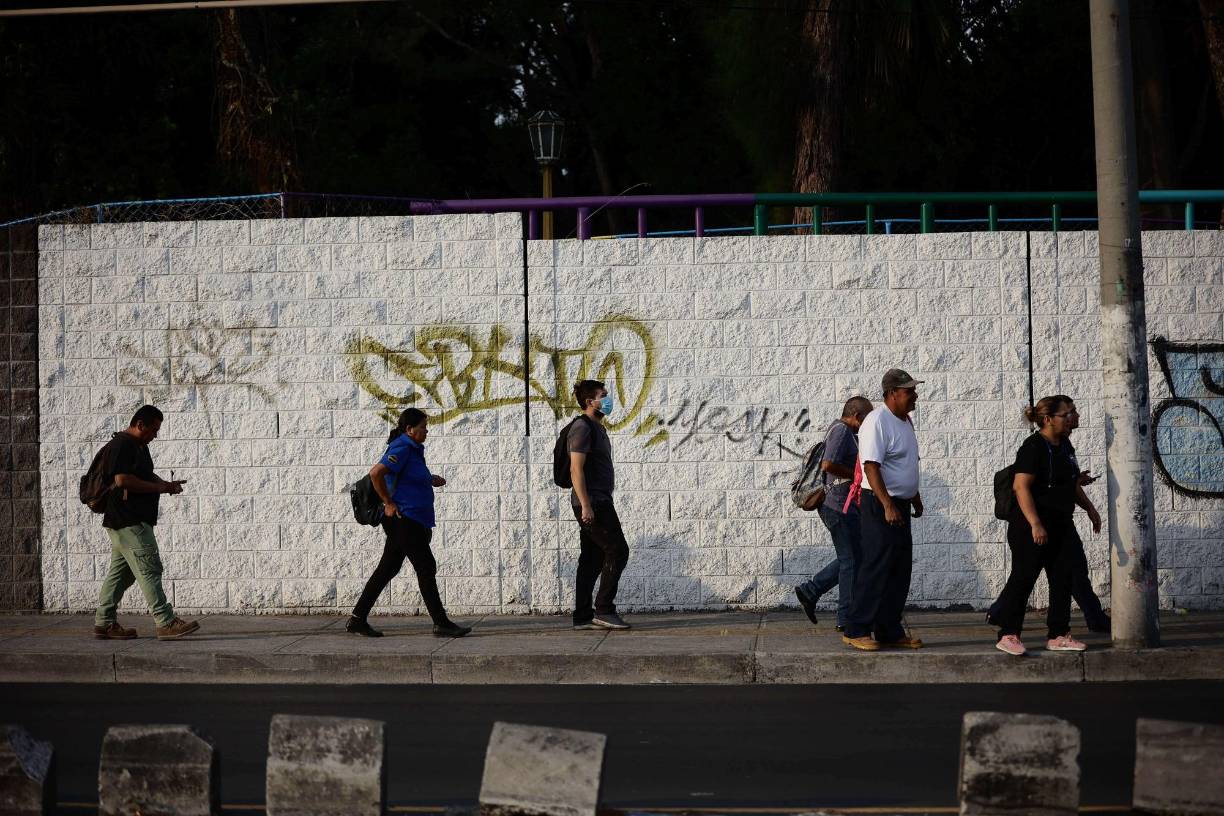 La guerra contra las padillas es fuerte , pero en medio de esa lucha se viven diferentes escenarios: pobladores que agradecen y se sienten más seguros, comerciantes que trabajan con más tranquilidad porque ya no sufren extorsiones, baja en las tasas de homicidios así como recuperación de más de 400 viviendas que habían sido quitadas por pandilleros