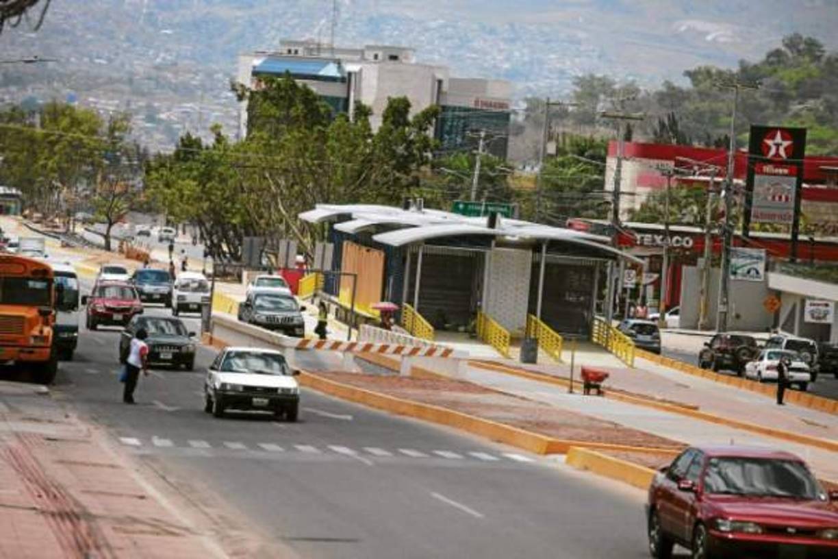 De 1,450 millones de lempiras es el endeudamiento por el Trans-450, pagadero en un periodo de 30 años. La obra nunca fue terminada. 