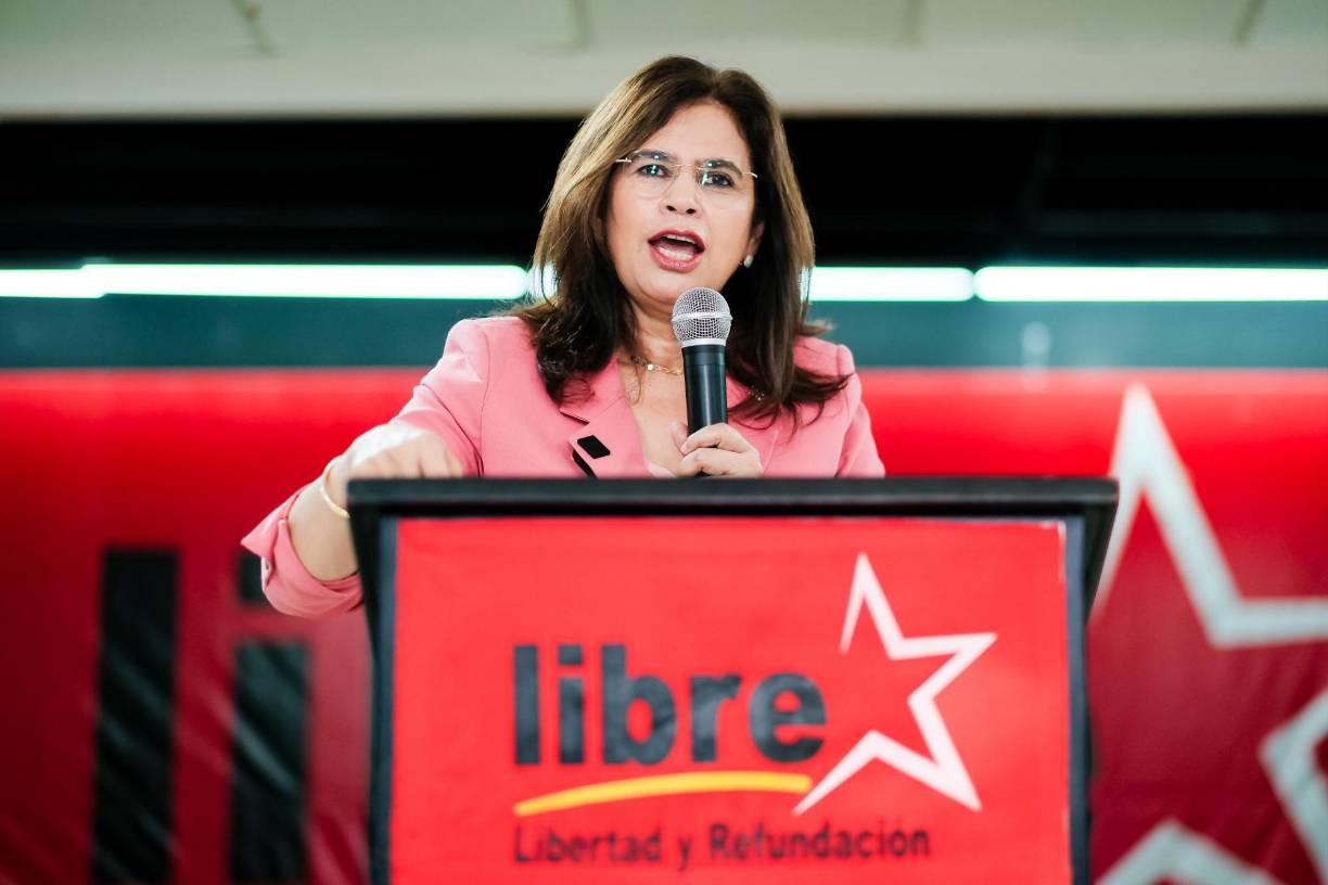 “Ratificamos nuestro apoyo a la patriótica orden de la presidenta Xiomara Castro para desarticular los vientos de golpe de Estado”, manifestó Moncada durante un mitin político, en el que oficializó su precandidatura presidencial. 