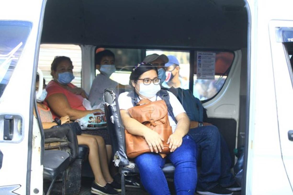 Y es aunque hay varios que siguen la medida, algunos no llevan mascarilla o se colocan en la barbilla, acción que puede incrementar las cifras del virus en Honduras.