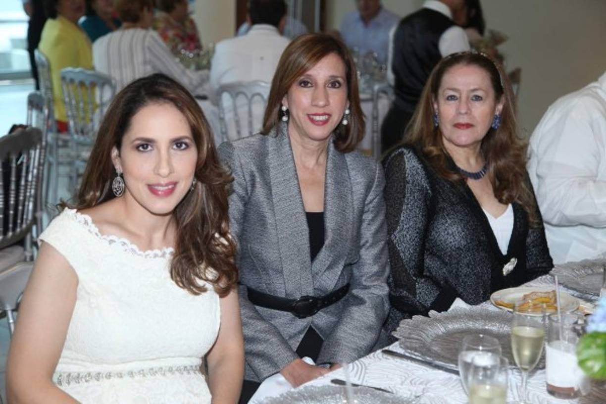 Ana Faraj, Maite Prieto y Lía Bográn.