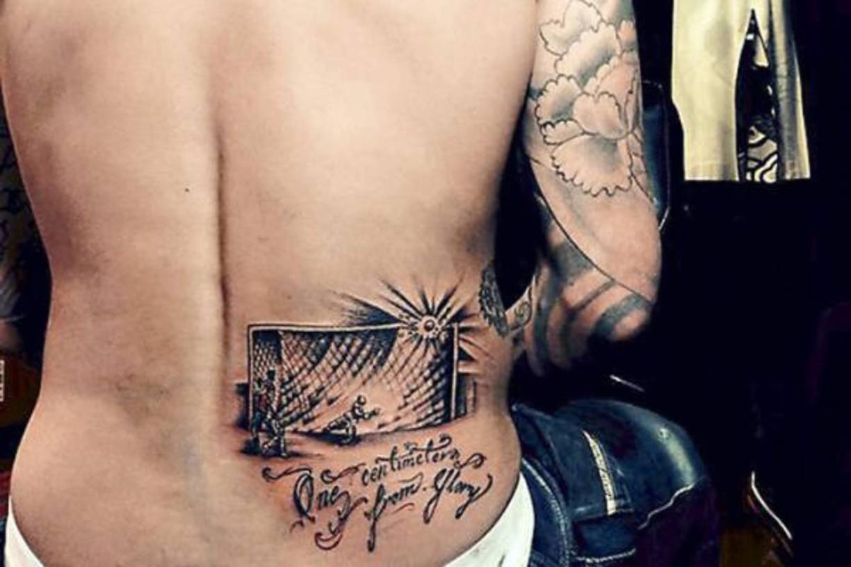 El chileno Mauricio Pinilla decidió tatuarse con mucho detalle el penalti que falló ante Brasil en el Mundial del 2014.