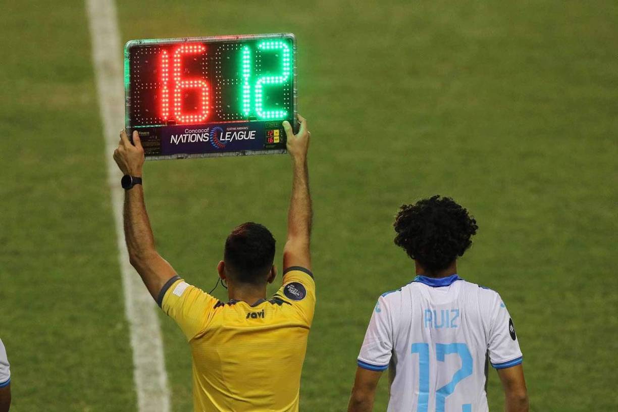 Con el número 12 en la espalda, David Ruiz entró al campo en sustitución de Edwin Rodríguez.