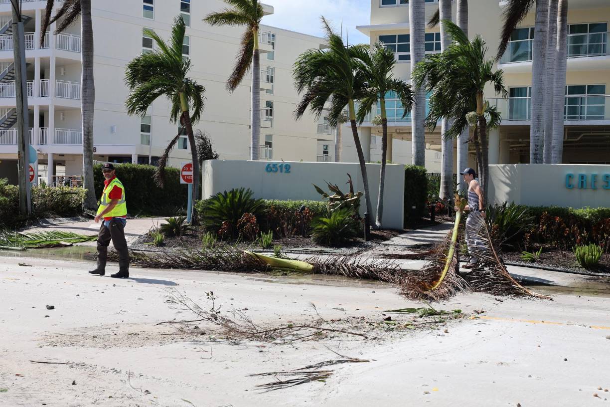 Los tornados se produjeron como parte de las bandas externas del huracán Milton, que ingresó a Florida como un huracán de categoría 3, dejando además a más de 3,4 millones de personas sin electricidad en el estado. EFE