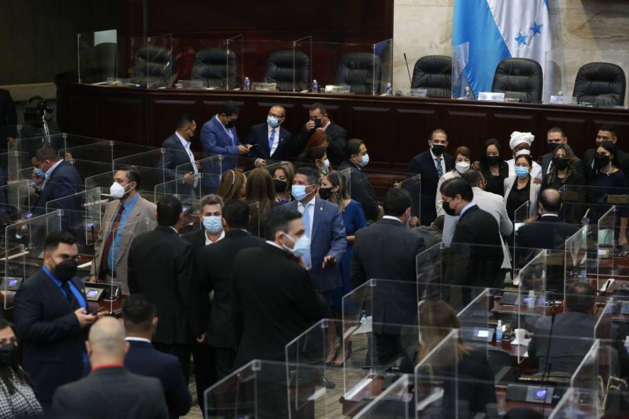 “¡Traidores! ¡Vende patria!”: Ambiente en la primera sesión del Congreso Nacional