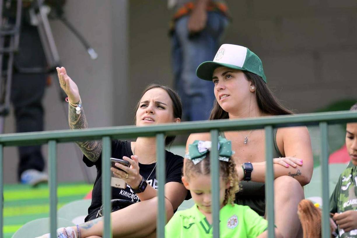 Guapas chicas llegaron al estadio Yankel Rosenthal para el partido Marathón-Olimpia.