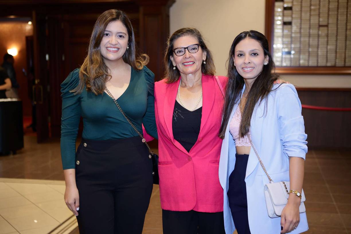 Sofía Ponce, Lastenia Pineda y Sara Pineda