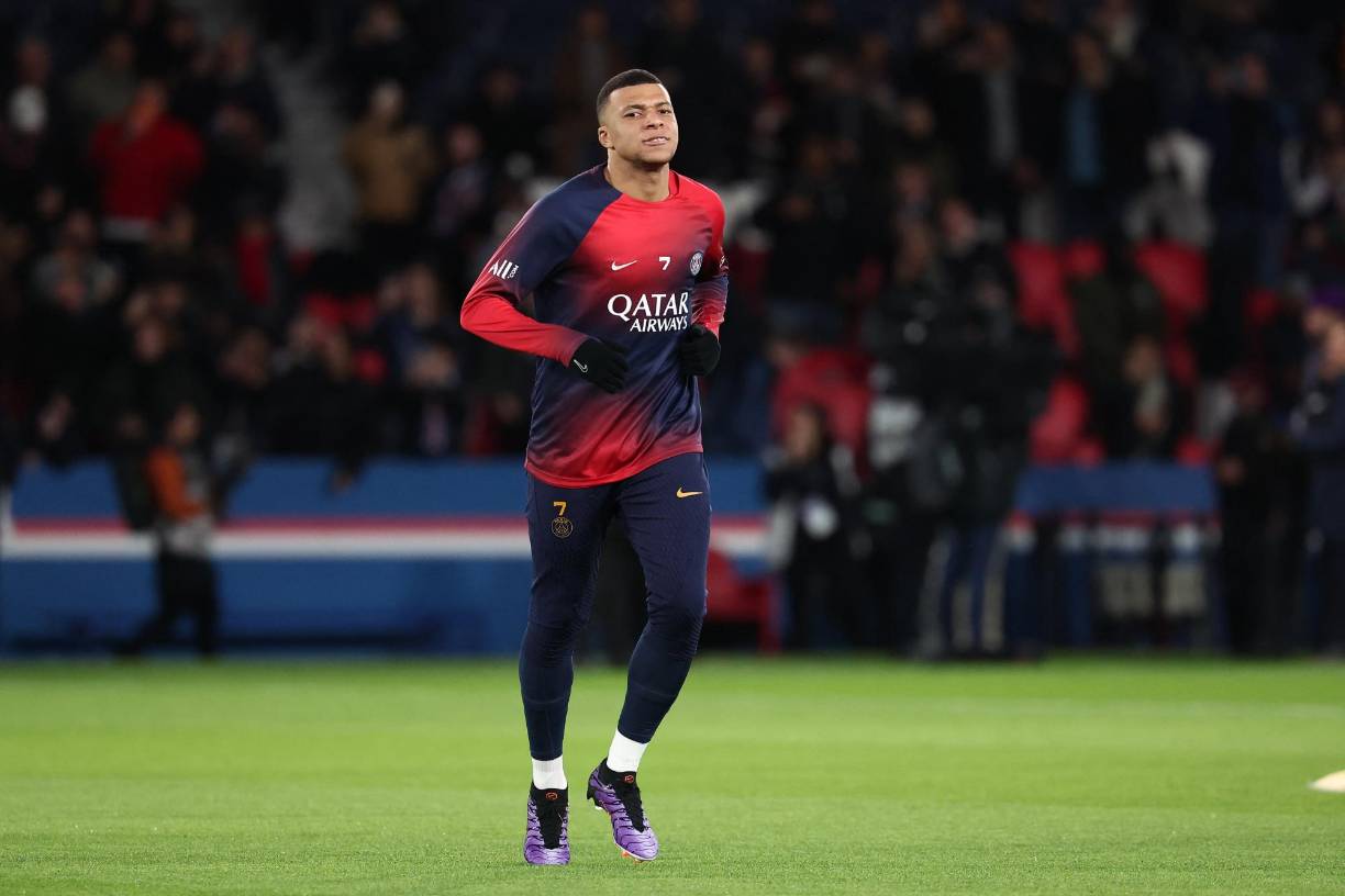 Posteriormente, tras ganar la Supercopa de Francia, Kylian Mbappé, que finaliza contrato con el PSG en junio de 2024, y que desde el lunes es libre de firmar con el equipo que quiera, aseguró este miércoles que aún no ha “elegido” sobre su futuro.