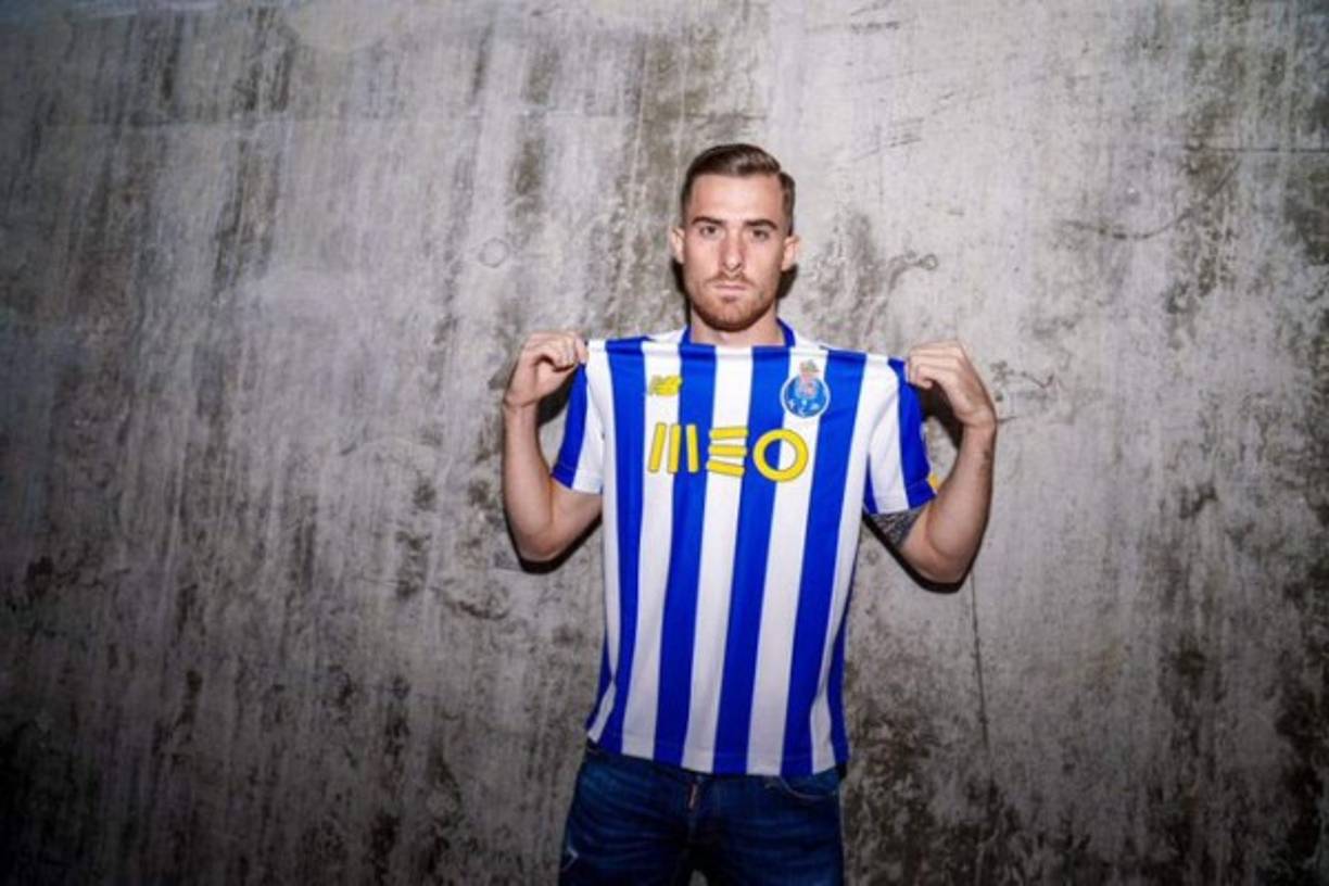 El Oporto ha fichado al delantero español Toni Martínez por 3.500.000 €. Firma hasta junio de 2025 y llega procedente del Famalicão.