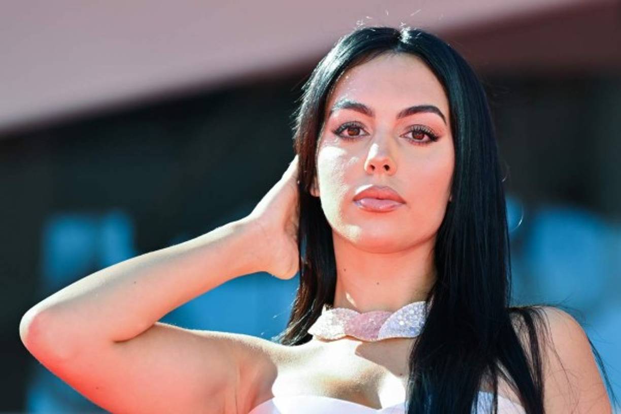 El público está excluido de la alfombra roja, y se espera que las grandes estrellas estén ausentes este año. La 77a edición del festival se llevará a cabo del 02 al 12 de septiembre de 2020.<br/>