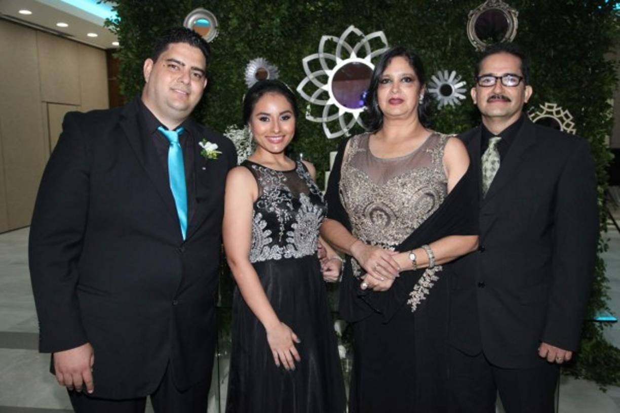 Fernando, Gaby, Rosa María y Carlos Naranjo.