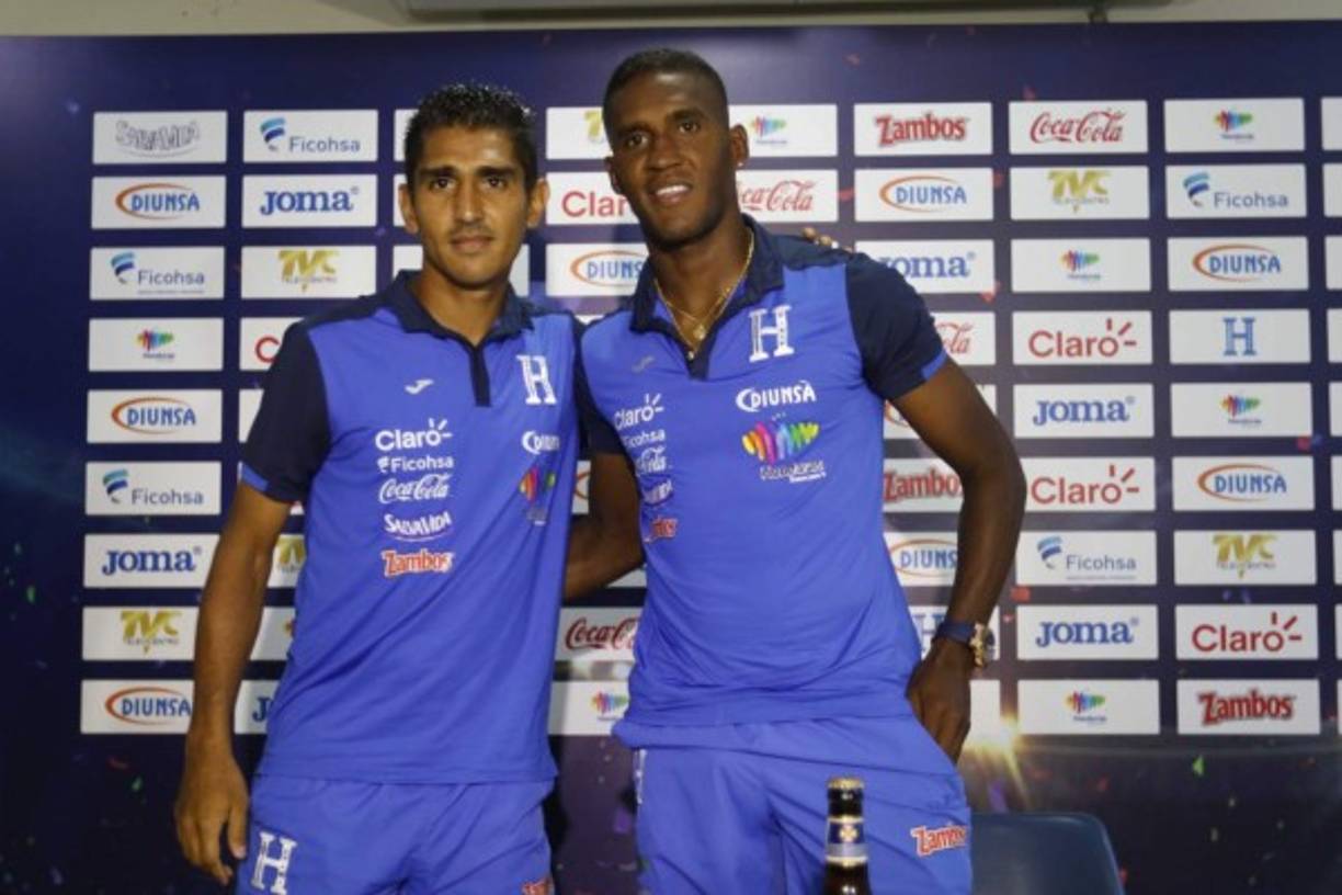 Claros y Beckeles atendieron a la prensa deportiva.