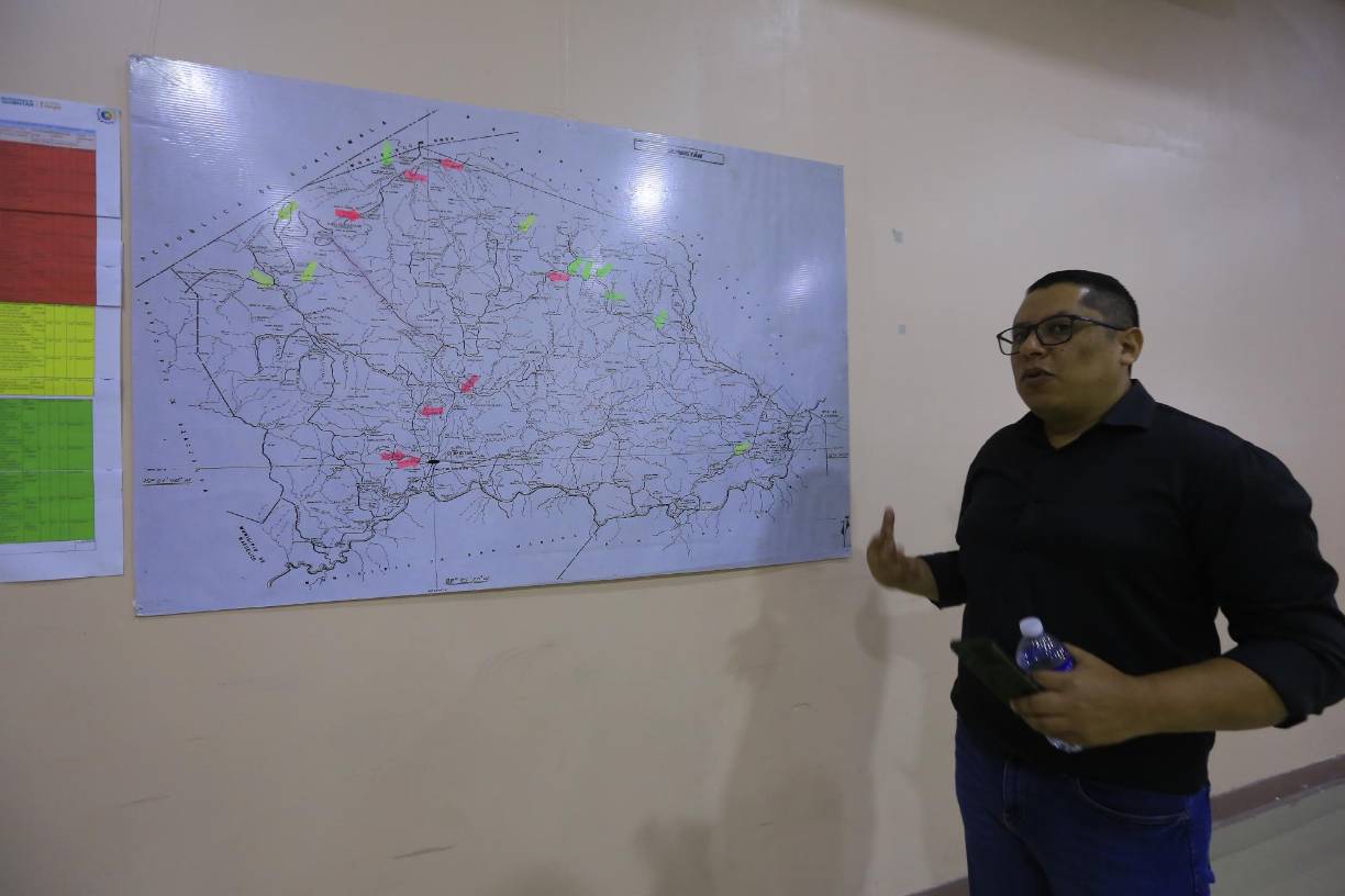 8) Las tierras disponibles para el desarrollo residencial se ubicarán en sectores más alejados, con condiciones topográficas poco favorables, sin servicios públicos ni conectividad vial, lo que provocará el encarecimiento de los precios de venta de los lotes y/o las viviendas, y desmotivará a los desarrolladores y clientes por igual.